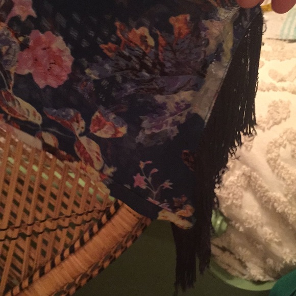 SHOW ME YOUR MUMU XS Fringe Floral Top Bell Sleeve - Picture 5 of 6